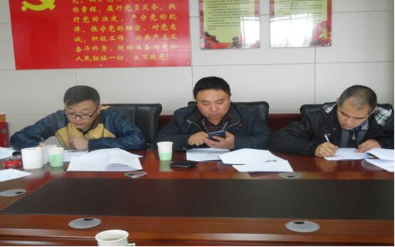 康正发为驾驶员打点入职手续、签署劳动条约。。。。。。。。