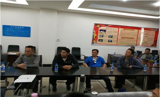 普洱铁塔公司驾驶员张华、邹红宾、李剑（左二、左三、左四）加入清静培训。。。。。。。。