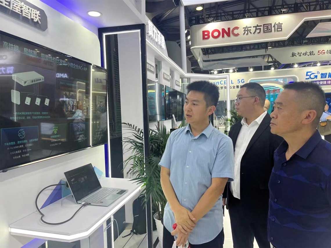 旅行全屋智联展区，，，，，陈光平举行先容